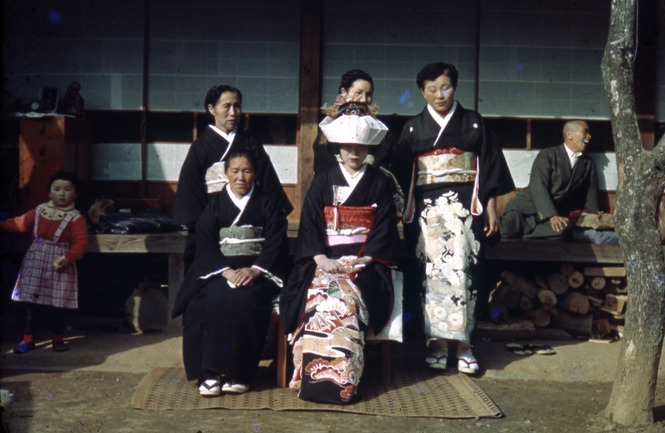 昭和25年に行われたゴシュウギ（結婚式）の写真