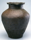 写真：江戸時代に出土した壺