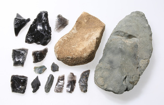 武蔵台遺跡出土の3万5000年前の石器の写真