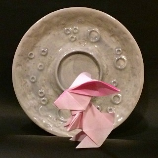 折り紙で作ったウサギ