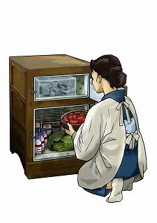 画像：木製冷蔵庫を使う女性