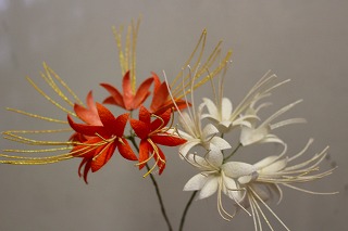 写真：マユでつくった曼珠沙華の造花