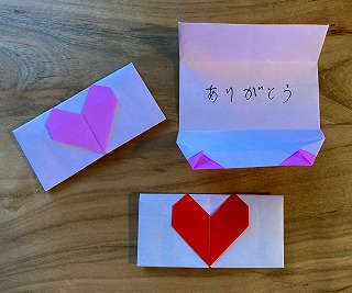 写真：ハートの手紙の折り紙