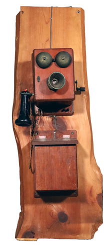 企画展「ちょっとむかしのくらし」画像3　デルビル磁石式電話機