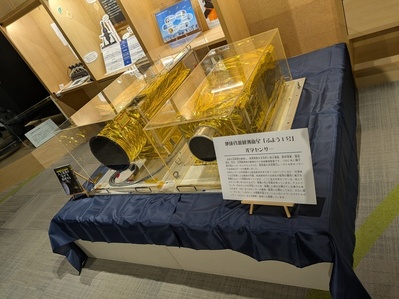 地球資源観測衛星「ふよう1 号」の光学センサー(テスト用)の展示風景